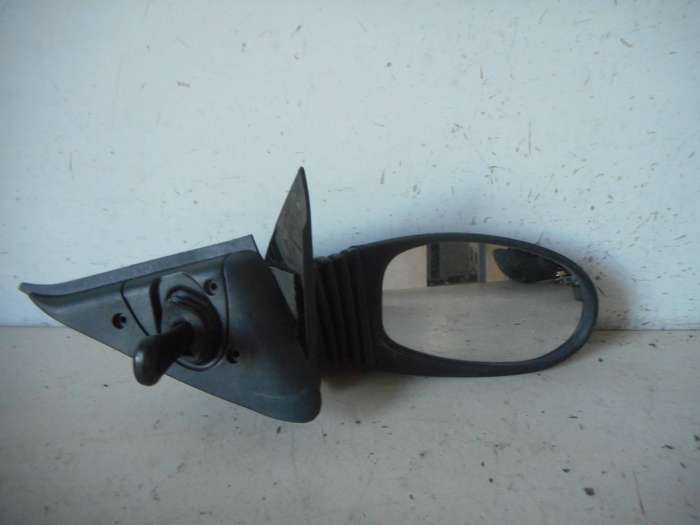 Retrovisore est. dx.